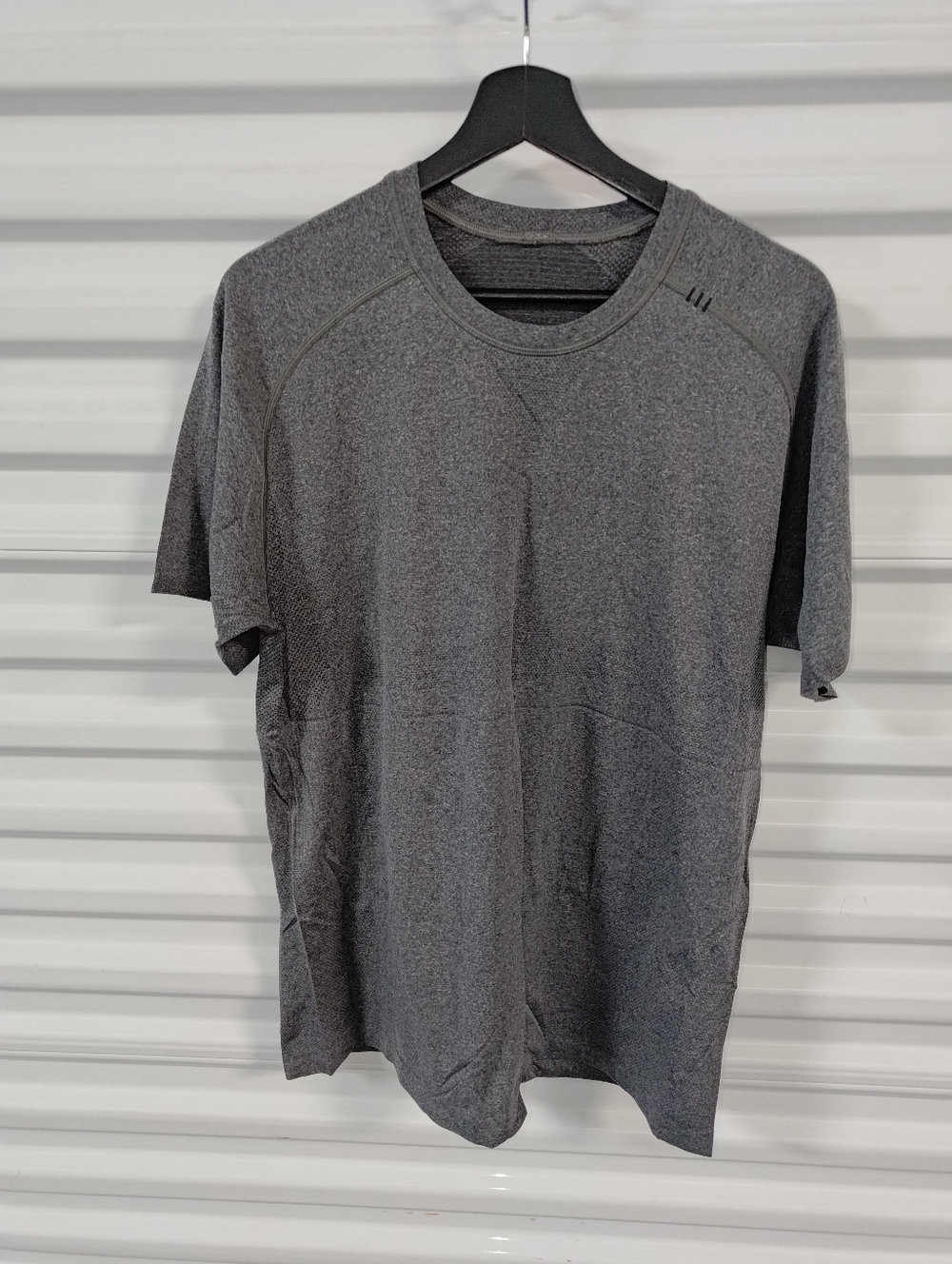 Athleta Lightweight Yoga Gym Running Training Short Sleeve Gray T-shirt L